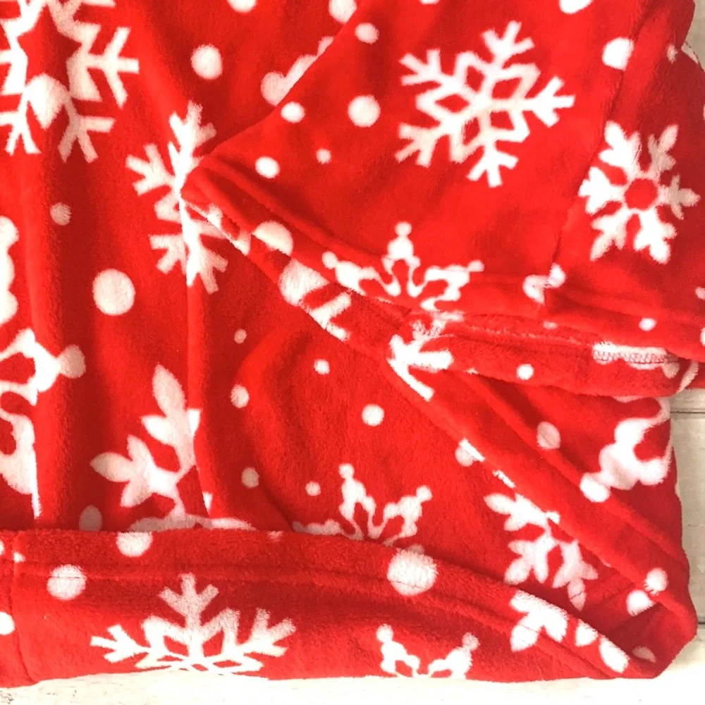 Christmas Poncho Fleece Wearable Blanket Santa Snowflake Print Red White NEW